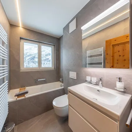 Lägenhet New Engadine Alpine - Pool & Sauna