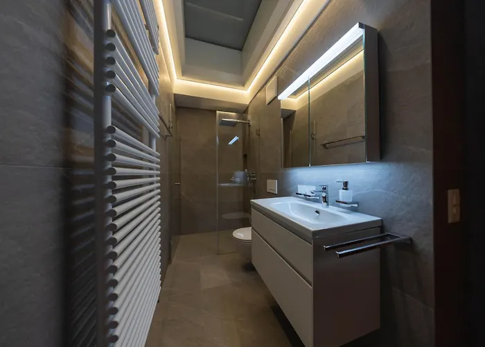 New Engadine Alpine - Pool & Sauna