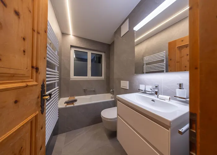 New Engadine Alpine - Pool & Sauna